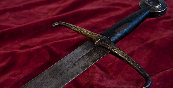 Gotické jedno ruční meče se zlacenými záštitami