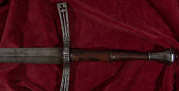 Gotický, jeden a půl ruční meč s prosekávanou záštitou
